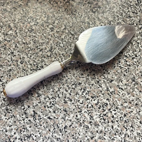 Noritake Cake Server with Christmas Holly Design - Picture 5 of 8